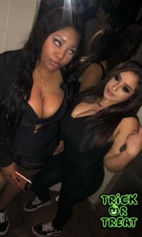 Emendy AKA Edollaz is the girl on the right - sadly she got a breast reduction and it was rate...JPG