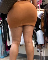 Candid butt in store (5).jpg