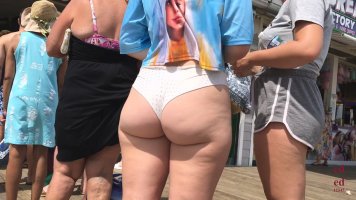 Girl in white bikini and hot buttocks (3).jpg